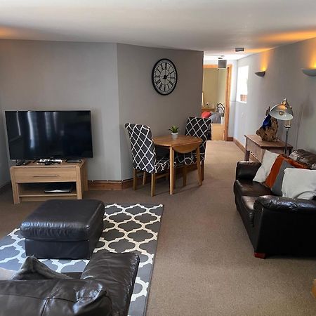 צ'סטרפילד Large 2-Bed House Derbyshire Off Chatsworth Rd מראה חיצוני תמונה