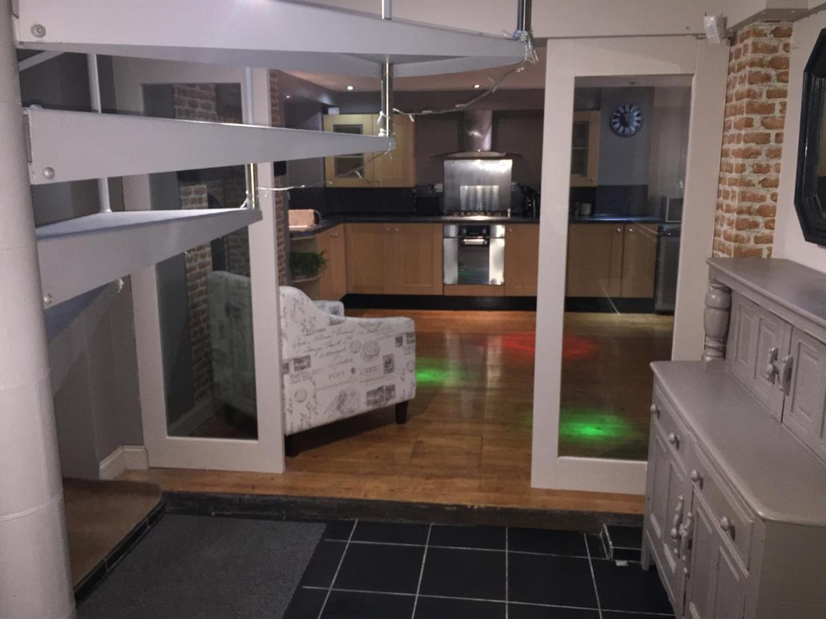 צ'סטרפילד Large 2-Bed House Derbyshire Off Chatsworth Rd מראה חיצוני תמונה
