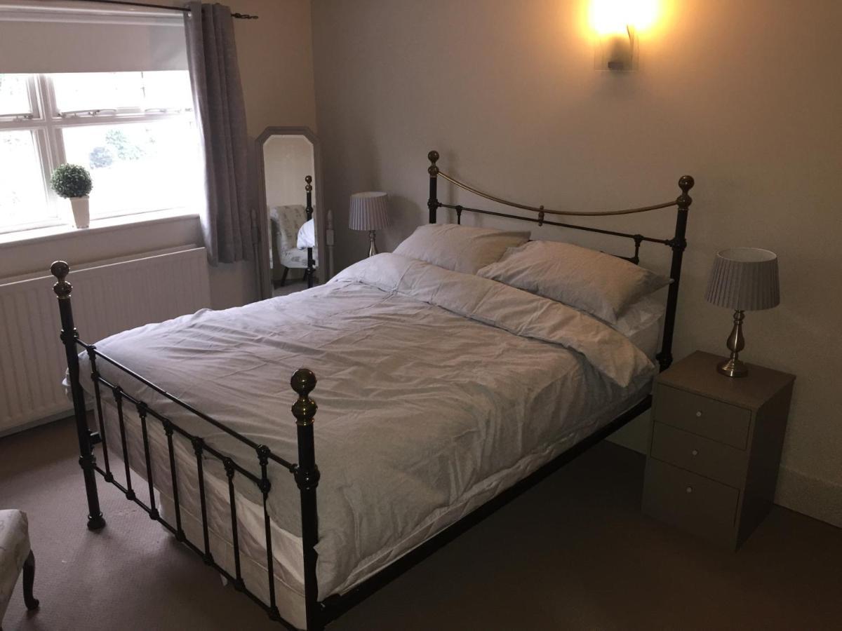 צ'סטרפילד Large 2-Bed House Derbyshire Off Chatsworth Rd מראה חיצוני תמונה